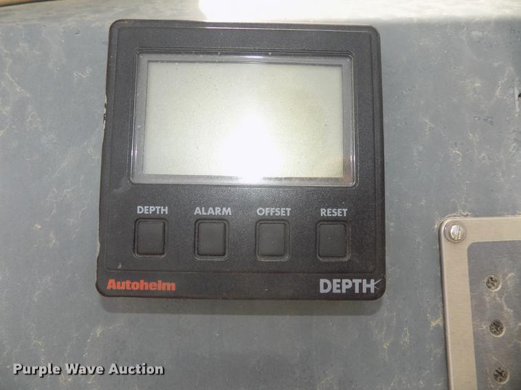 image for item DZ9682 2004 Seamark Kenosha boat