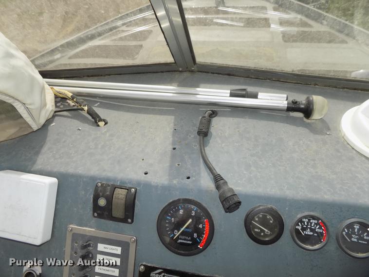 image for item DZ9682 2004 Seamark Kenosha boat