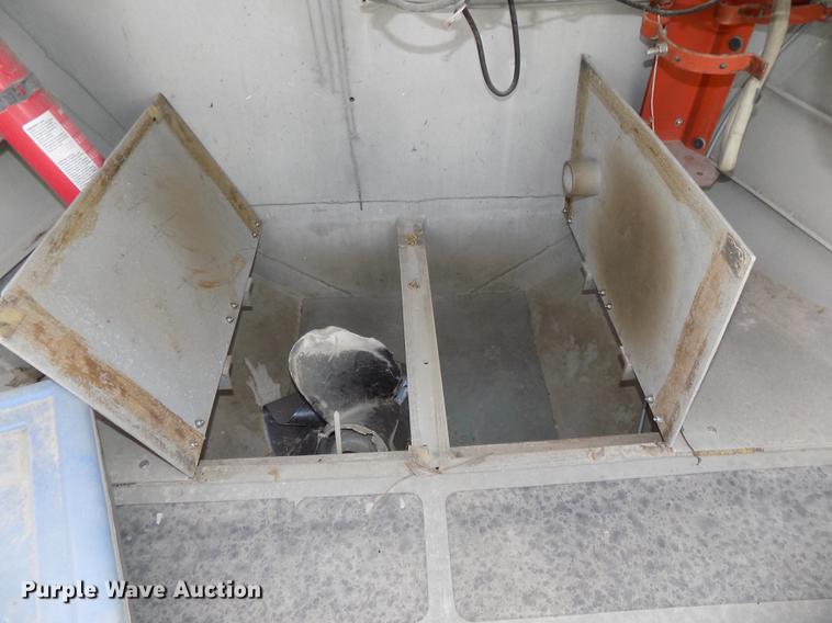 image for item DZ9682 2004 Seamark Kenosha boat