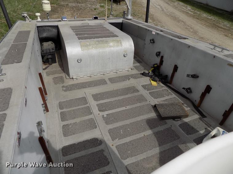 image for item DZ9682 2004 Seamark Kenosha boat