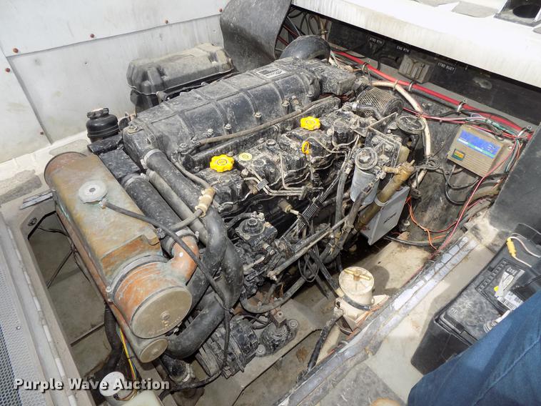 image for item DZ9682 2004 Seamark Kenosha boat