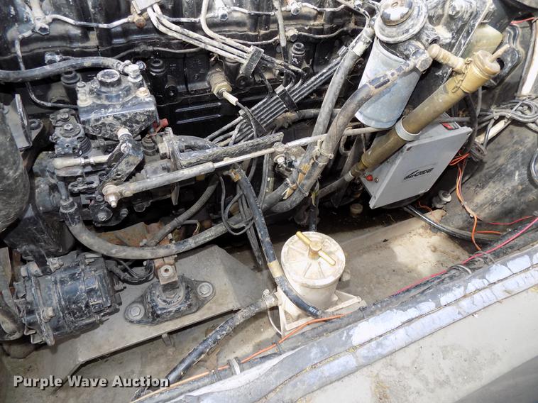 image for item DZ9682 2004 Seamark Kenosha boat