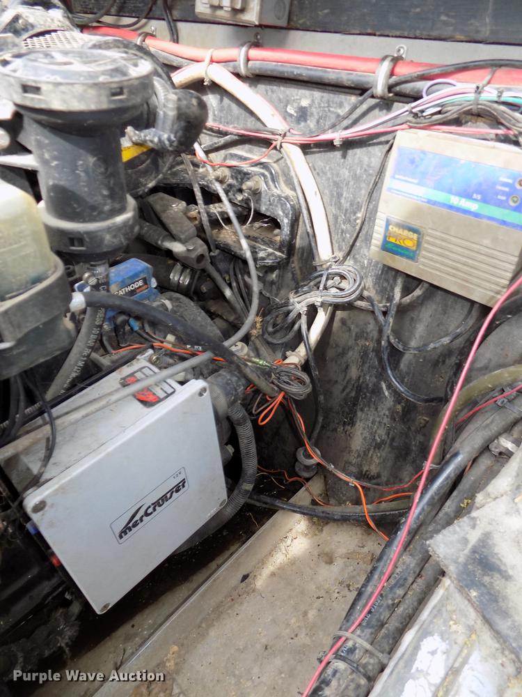 image for item DZ9682 2004 Seamark Kenosha boat