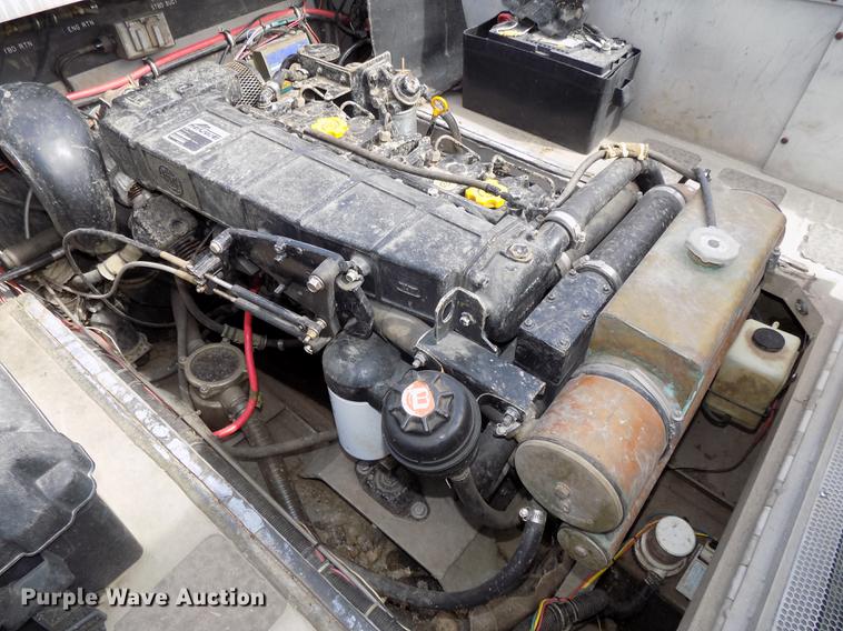 image for item DZ9682 2004 Seamark Kenosha boat