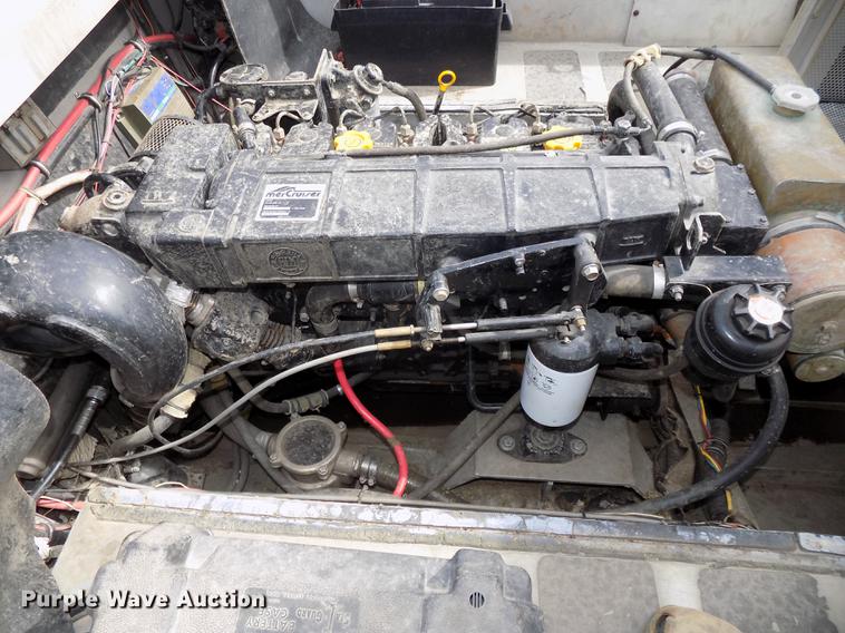 image for item DZ9682 2004 Seamark Kenosha boat