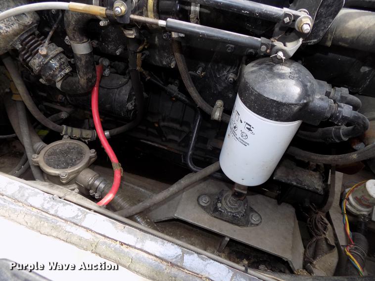 image for item DZ9682 2004 Seamark Kenosha boat