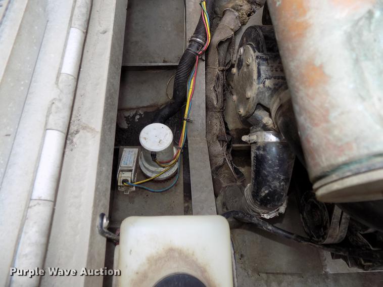 image for item DZ9682 2004 Seamark Kenosha boat