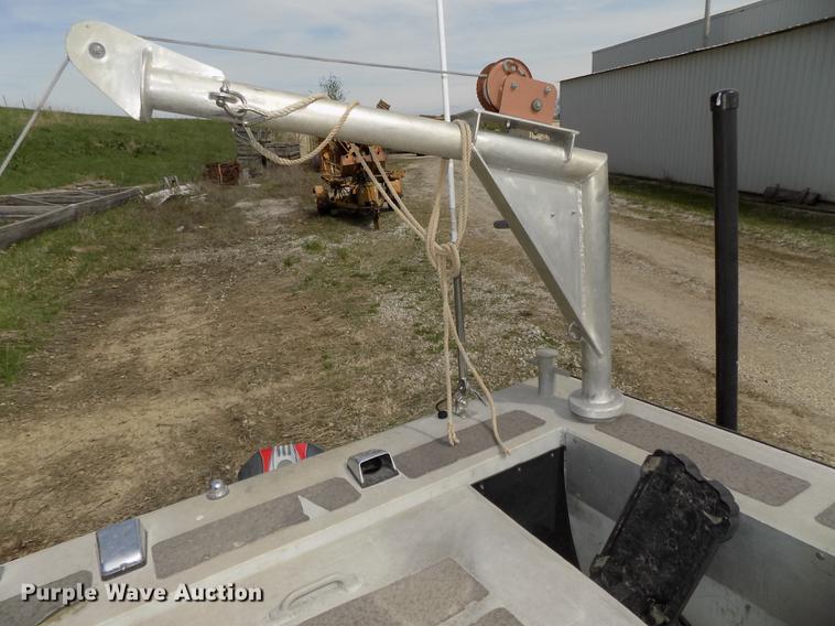 image for item DZ9682 2004 Seamark Kenosha boat