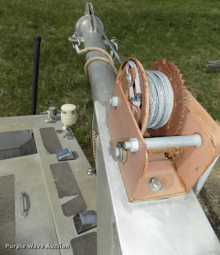 image for item DZ9682 2004 Seamark Kenosha boat