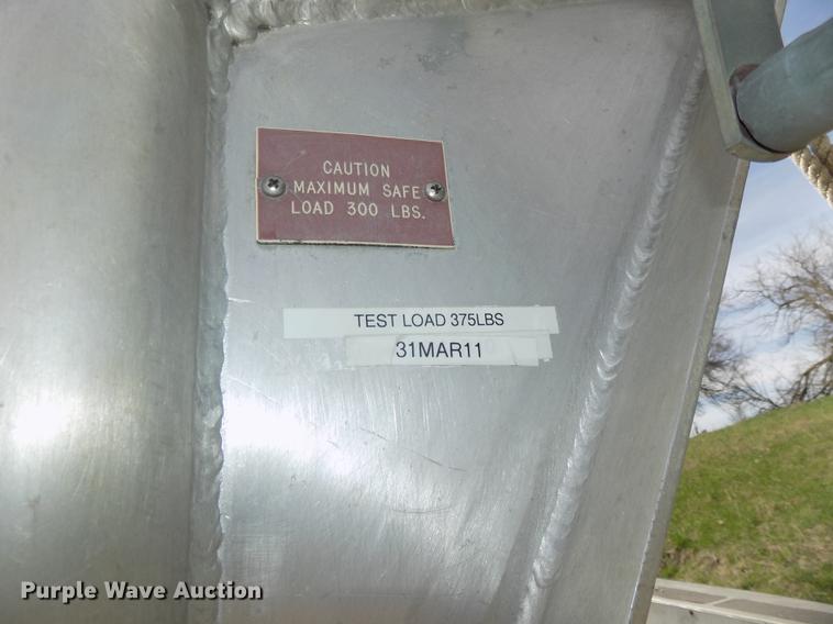 image for item DZ9682 2004 Seamark Kenosha boat