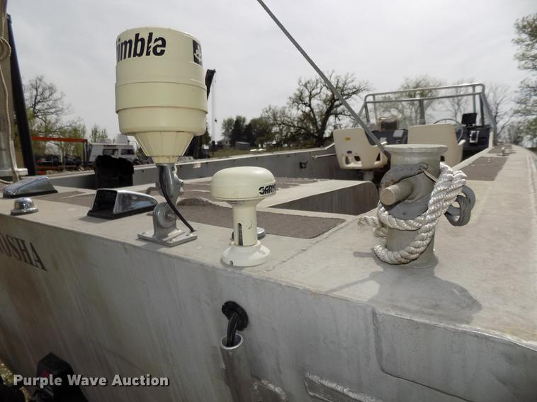 image for item DZ9682 2004 Seamark Kenosha boat