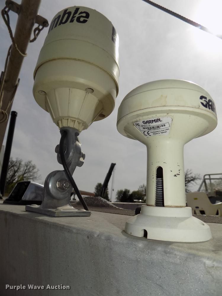 image for item DZ9682 2004 Seamark Kenosha boat