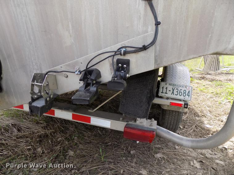 image for item DZ9682 2004 Seamark Kenosha boat