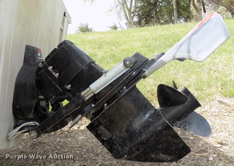 image for item DZ9682 2004 Seamark Kenosha boat