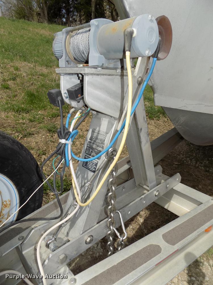 image for item DZ9682 2004 Seamark Kenosha boat