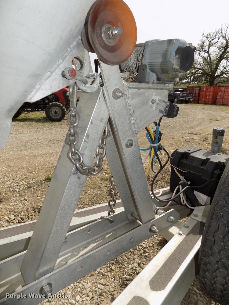 image for item DZ9682 2004 Seamark Kenosha boat