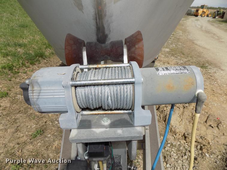 image for item DZ9682 2004 Seamark Kenosha boat