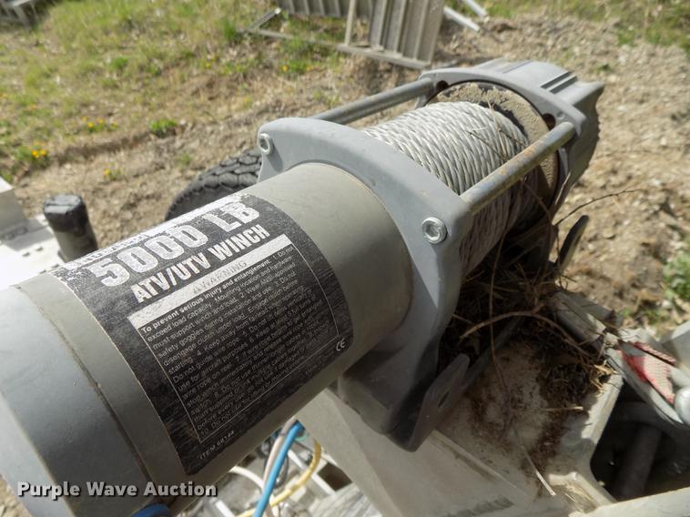 image for item DZ9682 2004 Seamark Kenosha boat