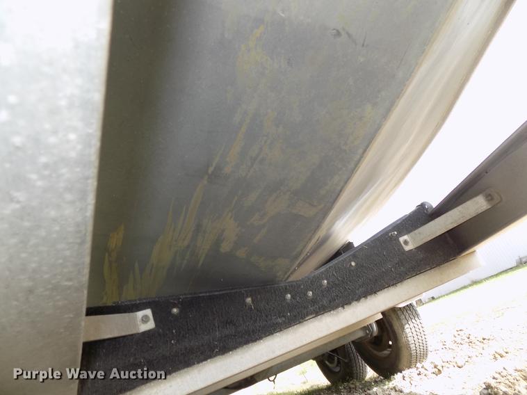 image for item DZ9682 2004 Seamark Kenosha boat