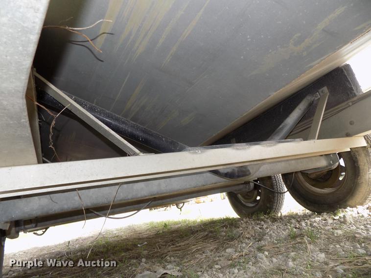 image for item DZ9682 2004 Seamark Kenosha boat