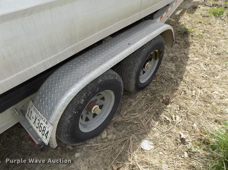 image for item DZ9682 2004 Seamark Kenosha boat