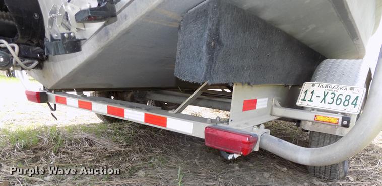 image for item DZ9682 2004 Seamark Kenosha boat