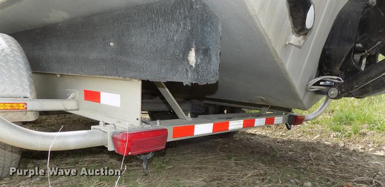 image for item DZ9682 2004 Seamark Kenosha boat