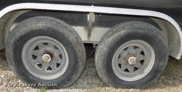 image for item DZ9682 2004 Seamark Kenosha boat