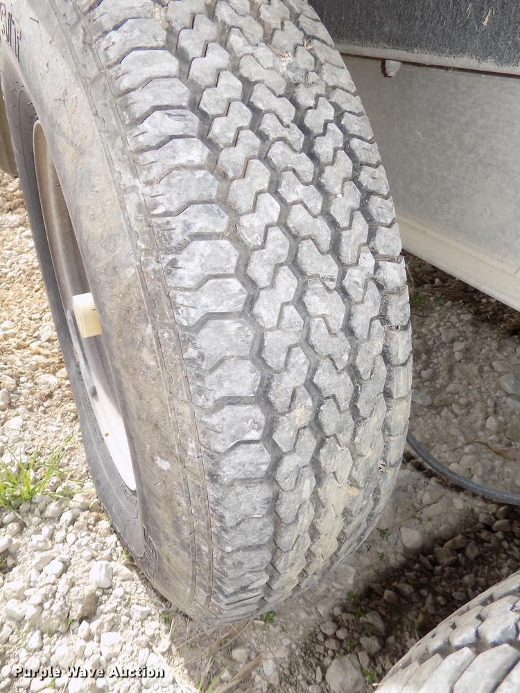 image for item DZ9682 2004 Seamark Kenosha boat