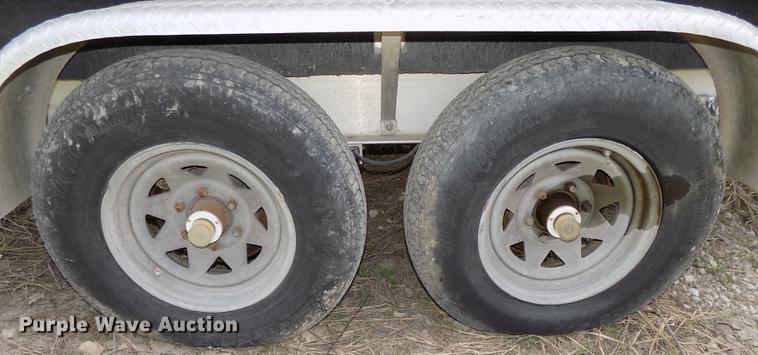 image for item DZ9682 2004 Seamark Kenosha boat