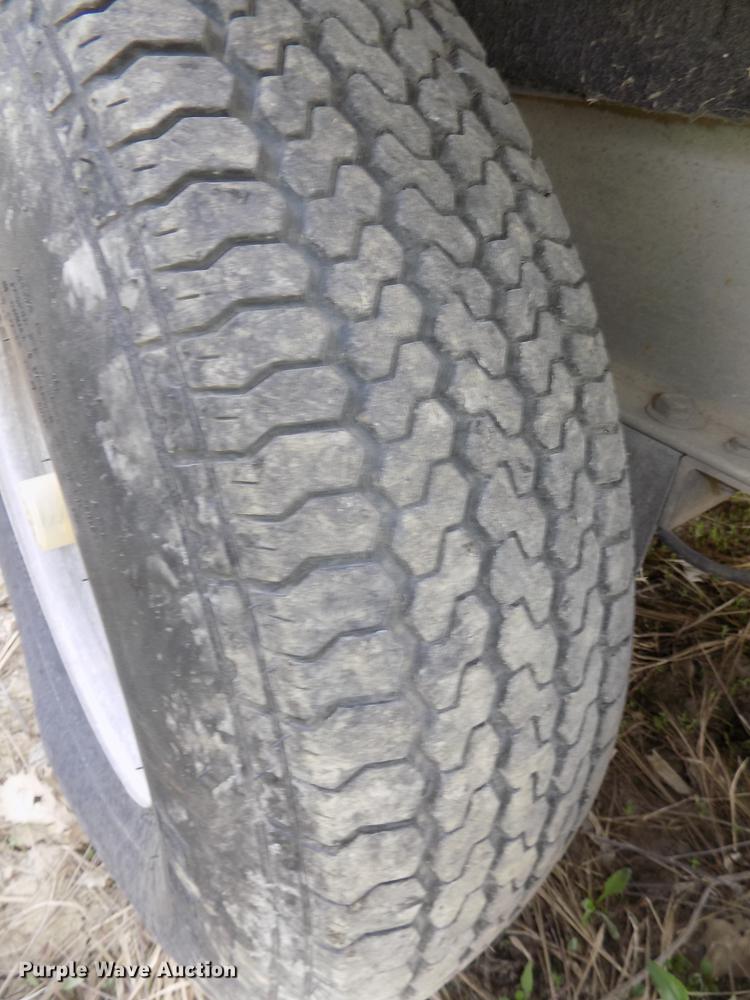 image for item DZ9682 2004 Seamark Kenosha boat