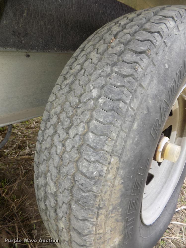 image for item DZ9682 2004 Seamark Kenosha boat