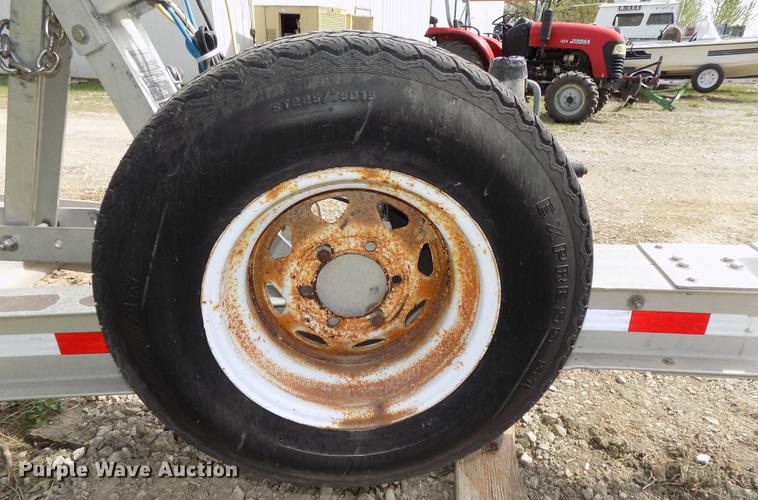 image for item DZ9682 2004 Seamark Kenosha boat