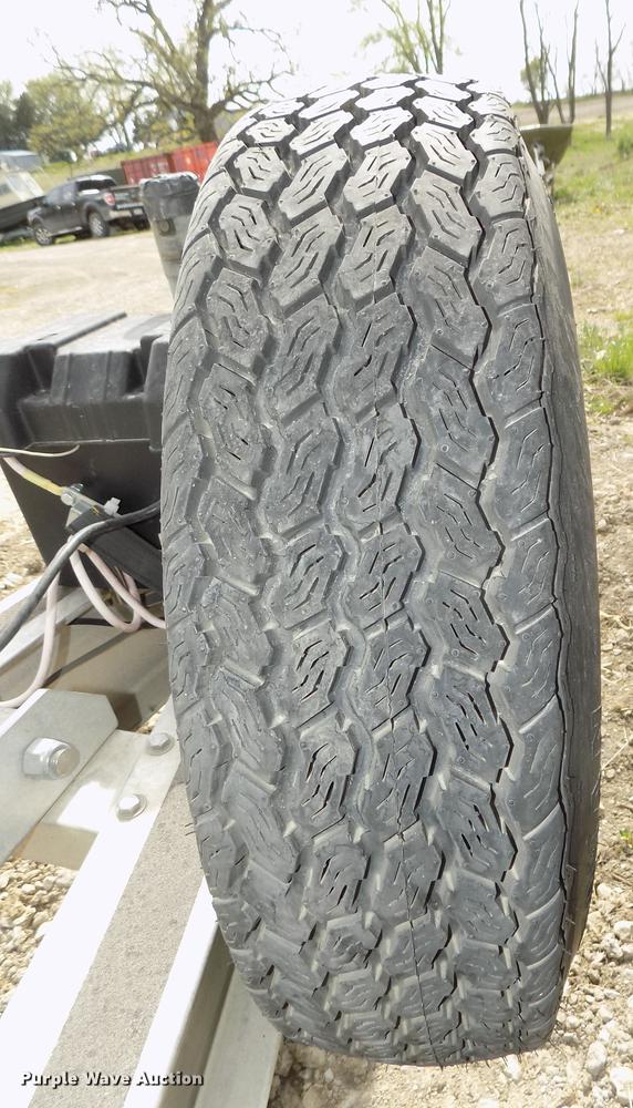 image for item DZ9682 2004 Seamark Kenosha boat