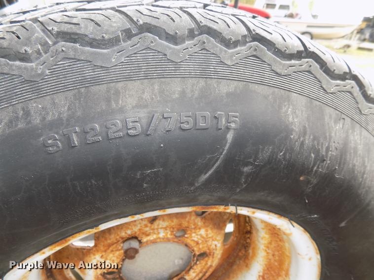 image for item DZ9682 2004 Seamark Kenosha boat