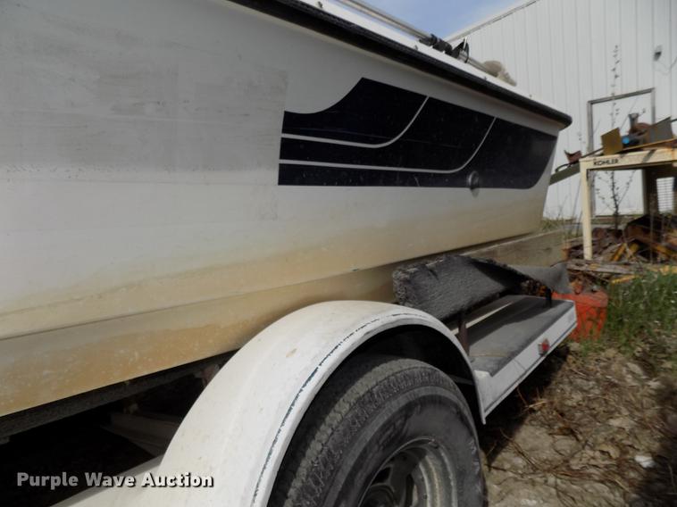 image for item DZ9683 1992 Ranger boat