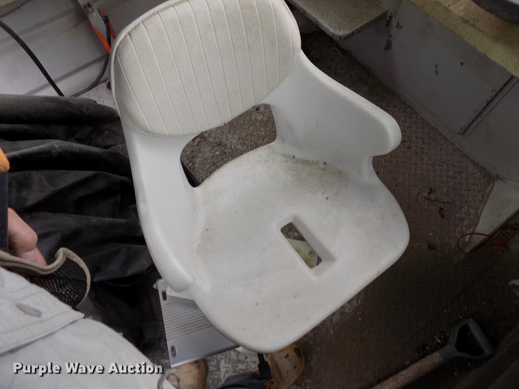 image for item DZ9688 1994 Monark boat