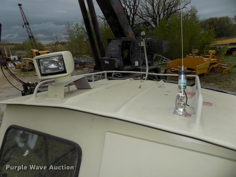 image for item DZ9688 1994 Monark boat