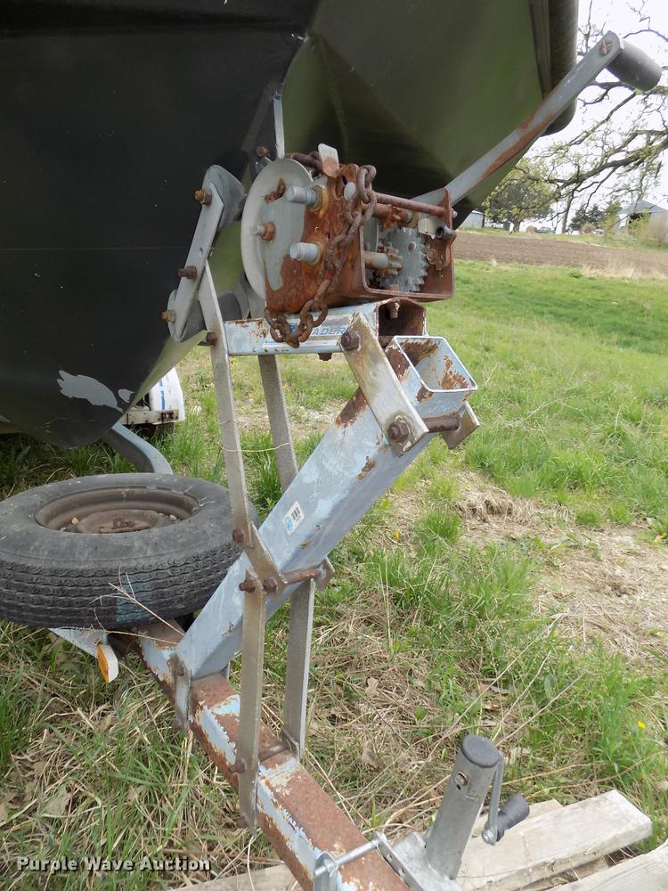 image for item DZ9688 1994 Monark boat