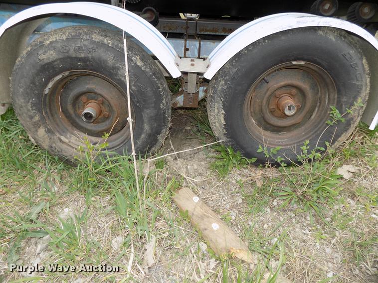 image for item DZ9688 1994 Monark boat