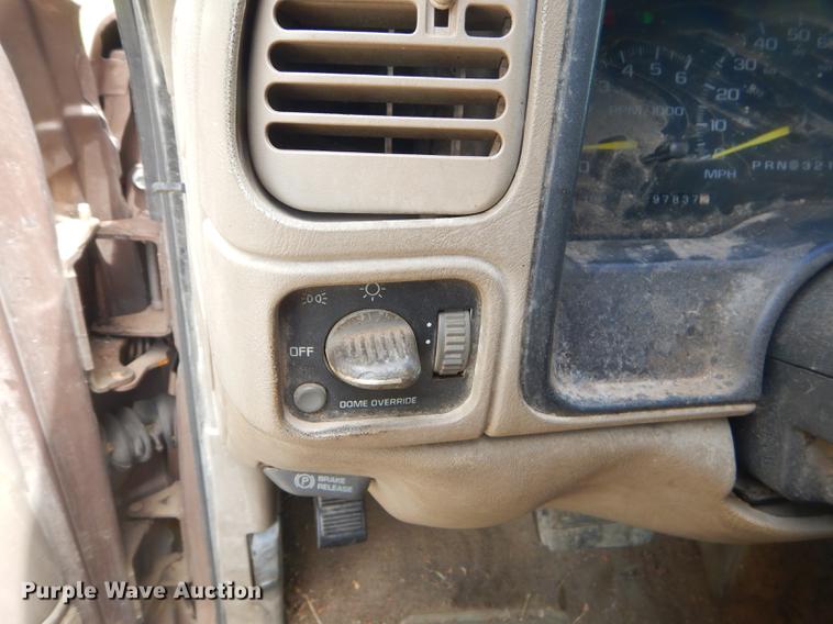 image for item ED9255 1997 Chevrolet C1500 Ext. Cab pickup truck