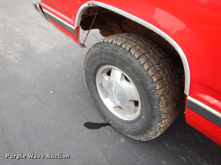 image for item ED9268 1997 Chevrolet K1500 Ext. Cab pickup truck