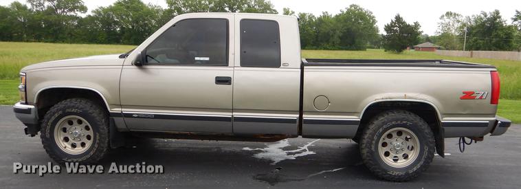 image for item ED9271 1998 Chevrolet K1500 Ext. Cab pickup truck