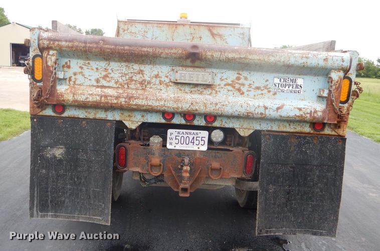 image for item ED9272 2002 Chevrolet Silverado 3500 dump bed pickup truck