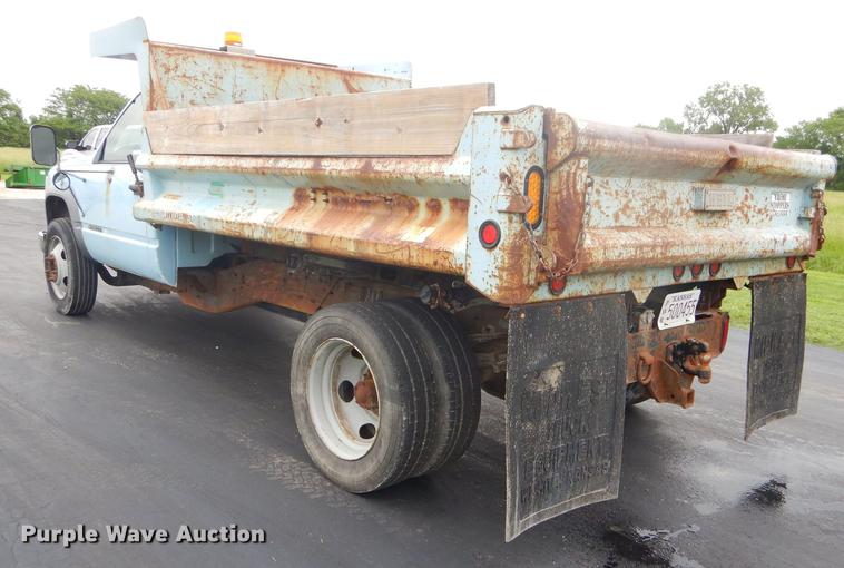 image for item ED9272 2002 Chevrolet Silverado 3500 dump bed pickup truck