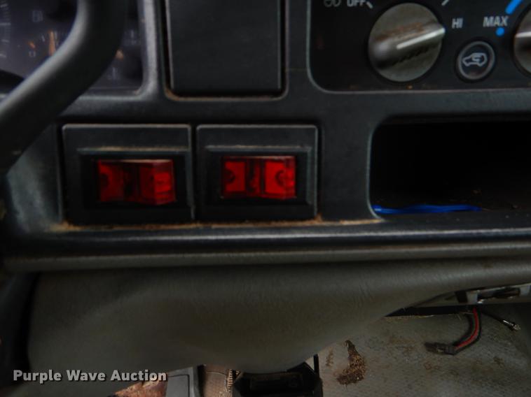 image for item ED9272 2002 Chevrolet Silverado 3500 dump bed pickup truck