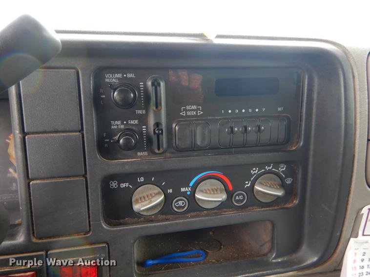 image for item ED9272 2002 Chevrolet Silverado 3500 dump bed pickup truck