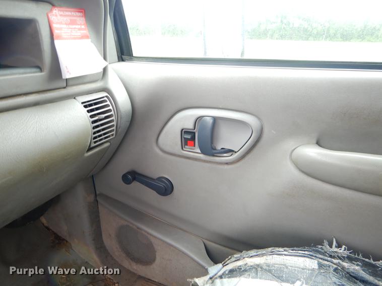 image for item ED9272 2002 Chevrolet Silverado 3500 dump bed pickup truck