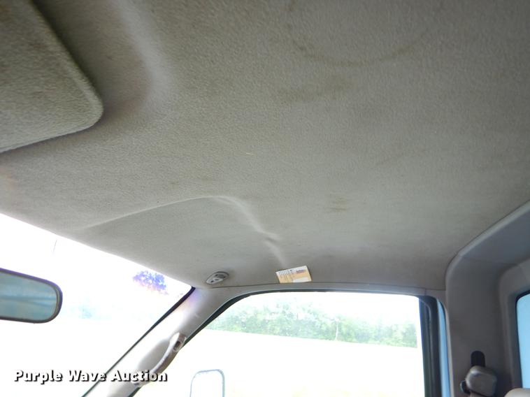 image for item ED9272 2002 Chevrolet Silverado 3500 dump bed pickup truck