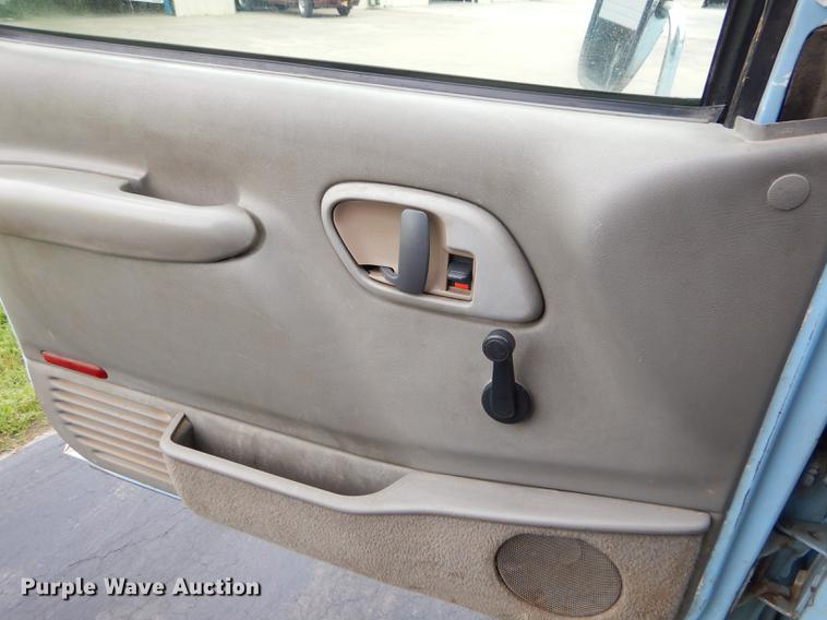 image for item ED9272 2002 Chevrolet Silverado 3500 dump bed pickup truck